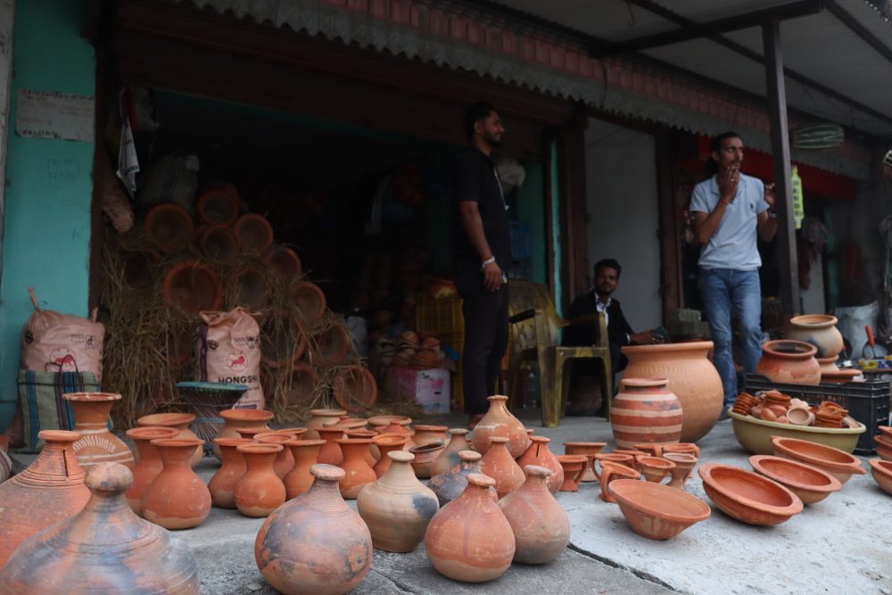 माटोका भाँडा बेचेर मासिक ८० हजारसम्म आम्दानी