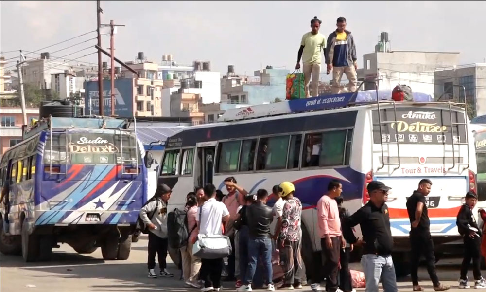 काठमाडौंमा बढ्न थाल्यो दशैँ मनाएर फर्किनेको चहलपहल (भिडिओ)