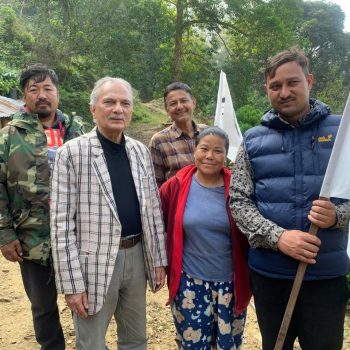 वडाध्यक्ष उम्मेदवारलाई भोट माग्दै गोरखाका गाउँगाउँमा बाबुराम