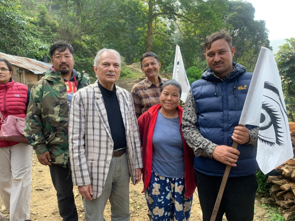 वडाध्यक्ष उम्मेदवारलाई भोट माग्दै गोरखाका गाउँगाउँमा बाबुराम