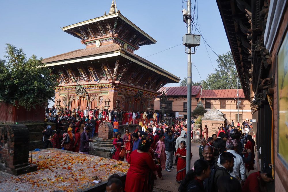 चाँगुनारायण मन्दिरमा दर्शनार्थीको घुइँचो (तस्बिहरू)