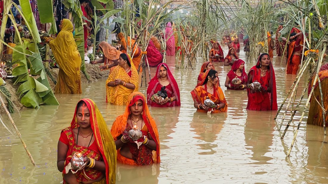 उदाउँदै सूर्य देवतालाई अर्घ्य चढाएपछि सकियो महापर्व छठ