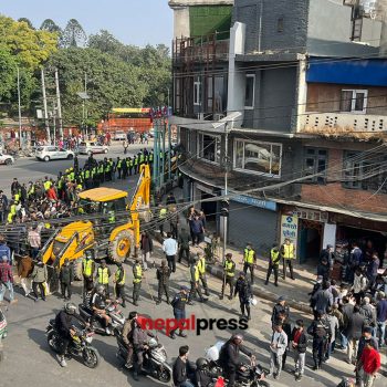 काठमाडाैं महानगरकाे डोजर गाैशालामा, स्थानीय आन्दाेलित