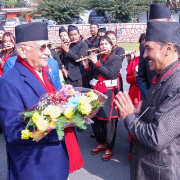 बाजागाजासहित बालुवाटार पुगेर प्रधानमन्त्रीलाई राष्ट्रिय ज्यापु दिवसका लागि निमन्त्रणा