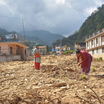 आशमै बित्यो राेशी खोलाका बाढीपीडितको एक महिना