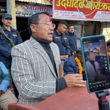 शंकर पोखरेललाई वर्षमानको प्रश्न- रेखा शर्मासँग चुनाव हार्नेले कहिल्यै नहारेका प्रचण्डलाई हरुवा भन्न लाज लागेन ?