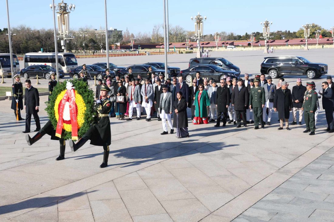 चिनियाँ जनक्रान्तिका सहिदहरूको स्मारकमा पुगेर प्रधानमन्त्रीले गरे पुष्पहार अर्पण