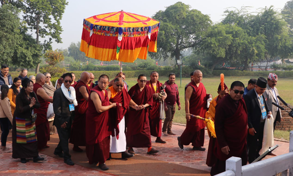 लुम्बिनीमा विश्व शान्तिको कामना गर्दै दीप प्रज्ज्वलन तथा पूजा (तस्विरहरु)