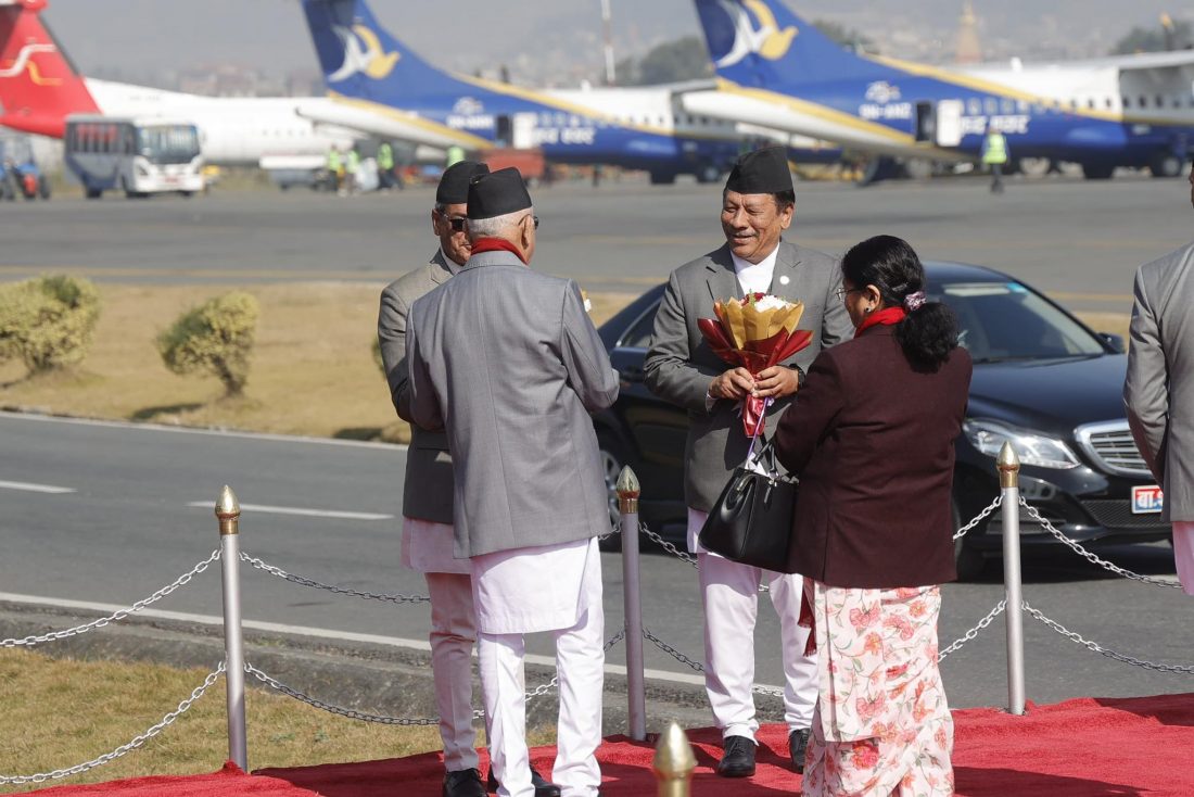 प्रधानमन्त्री चीन जाँदा बिदाईमा देखिएन लावालस्कर, विमानस्थलमा दुईजना मात्र मन्त्री