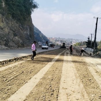 हरिचोक-याम्दी सडक स्तरोन्नतिको काम तीव्र गतिमा हुँदै