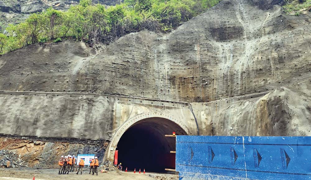 सिद्धबाबामा तीनवटै बाइपास सुरुङको ‘ब्रेक थ्रु’