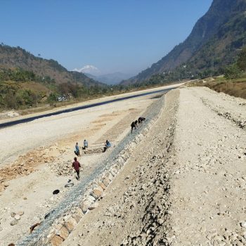 आँधीखोलामा तटबन्ध निर्माण