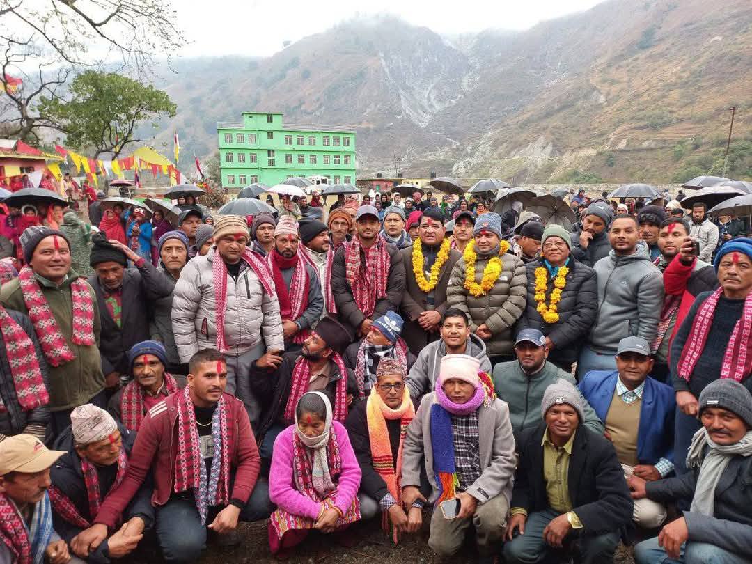 स्वतन्त्रबाट जितेका डिलासैनीका वडाध्यक्षसहित २ दर्जन नेता-कार्यकर्ता एमाले प्रवेश